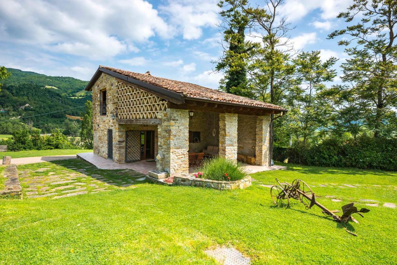 Agriturismo Il Salice Tizzano Val Parma Bagian luar foto